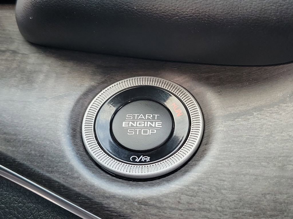 Used 2023 Jeep Grand Cherokee Overland w/ Advanced Protech Group III image 12