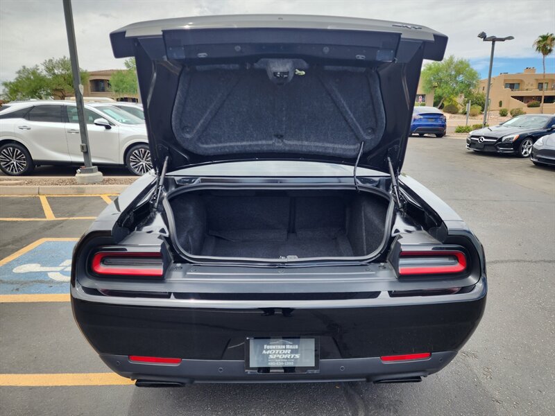 Used 2016 Dodge Challenger SRT Hellcat RWD image 14
