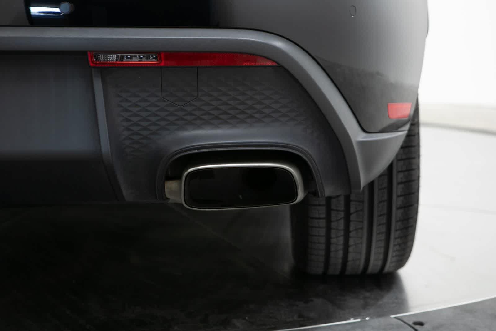 Certified 2022 Porsche Macan AWD/4WD image 36