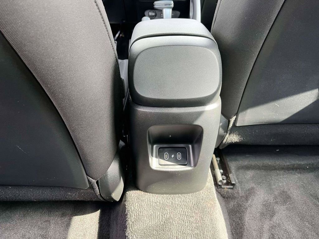 Used 2025 Hyundai Elantra Sport image 4