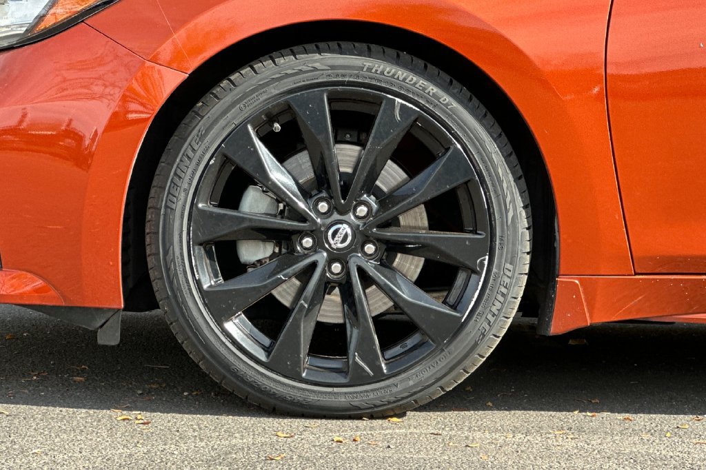 Used 2019 Nissan Maxima SR w/ Premium Package FWD image 10