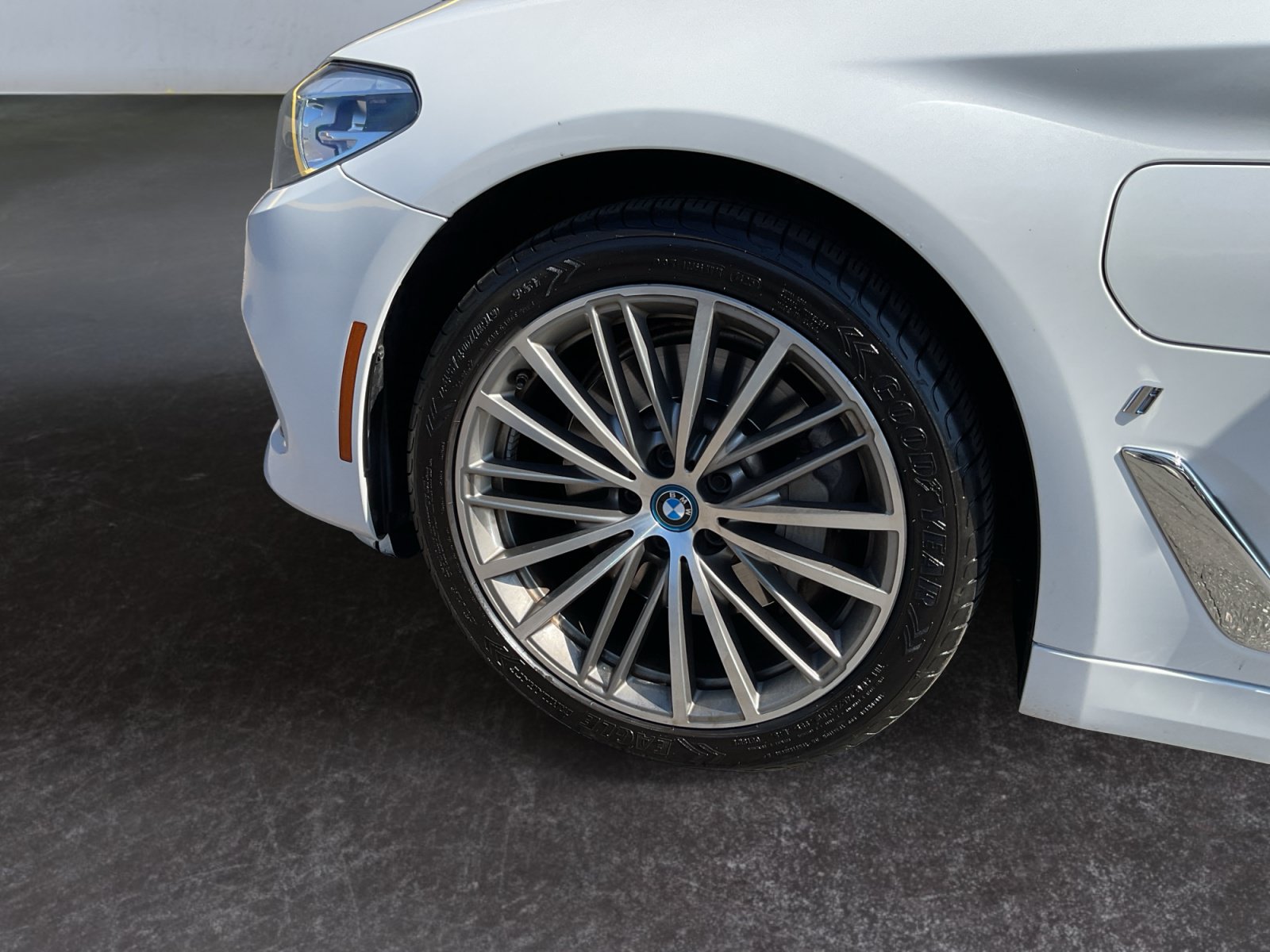 Used 2019 BMW 530e w/ Convenience Package RWD image 7
