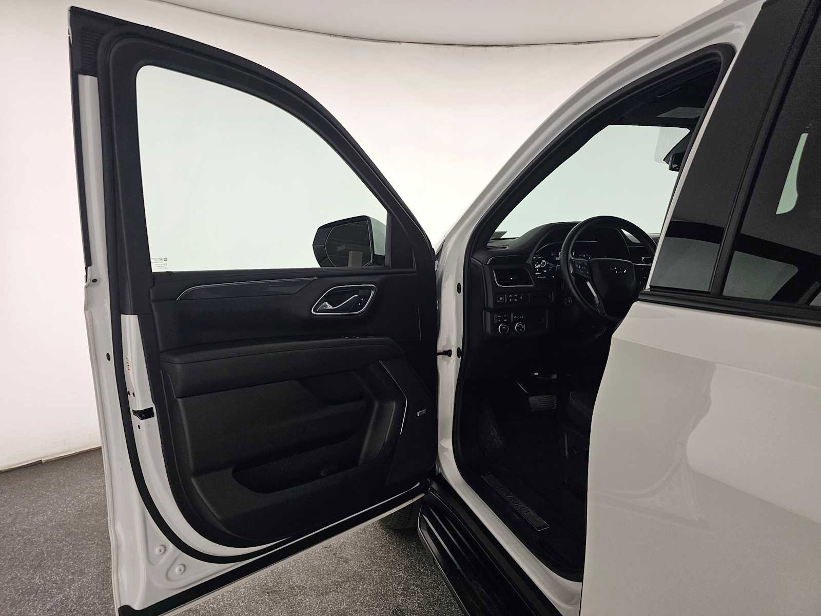 Used 2024 Chevrolet Suburban RST w/ Luxury Package image 21