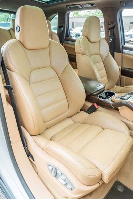 Used 2016 Porsche Cayenne Turbo AWD/4WD image 45