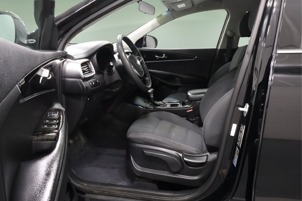 Used 2019 Kia Sorento AWD image 9