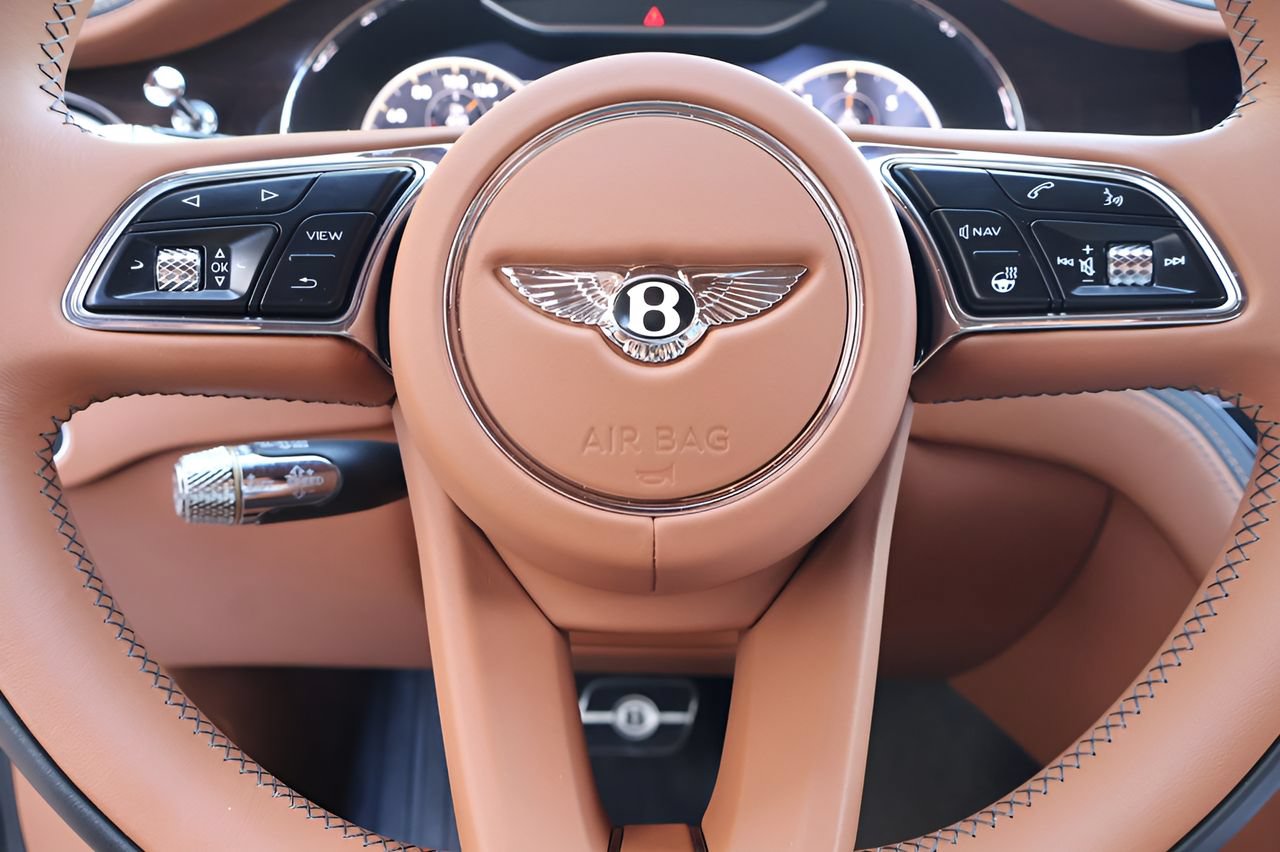 Used 2024 Bentley Flying Spur V8 AWD/4WD image 25