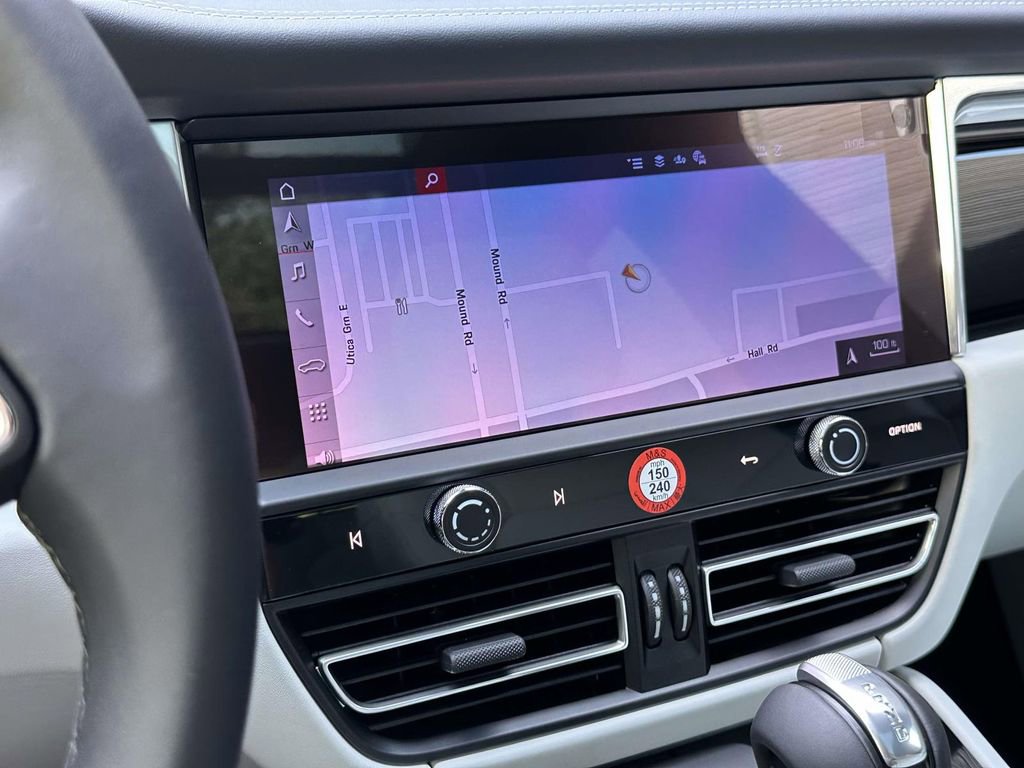 Certified 2025 Porsche Macan S AWD/4WD image 22