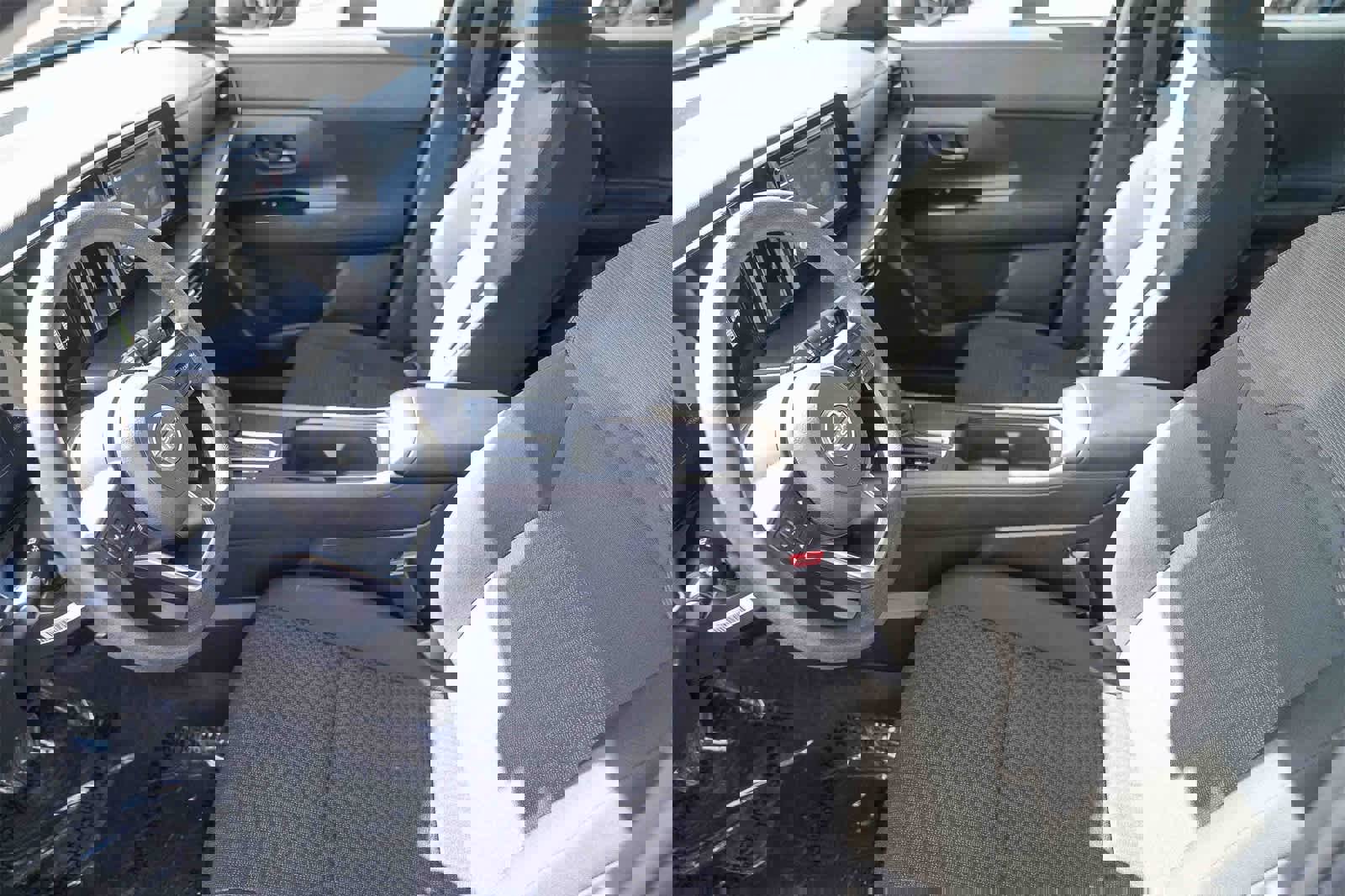 Used 2025 Nissan Kicks S w/ Charging Package image 17