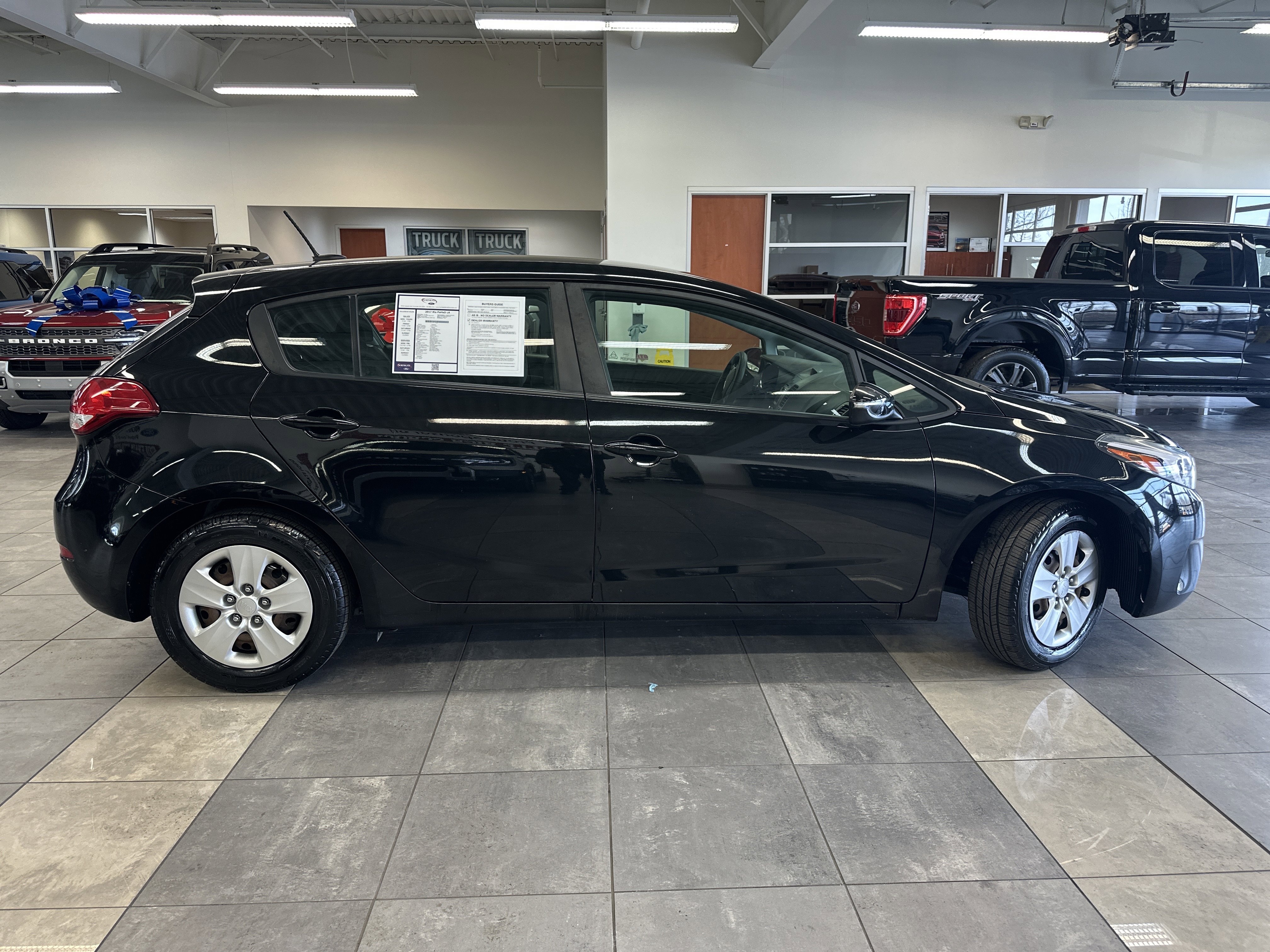 Used 2017 Kia Forte LX image 10