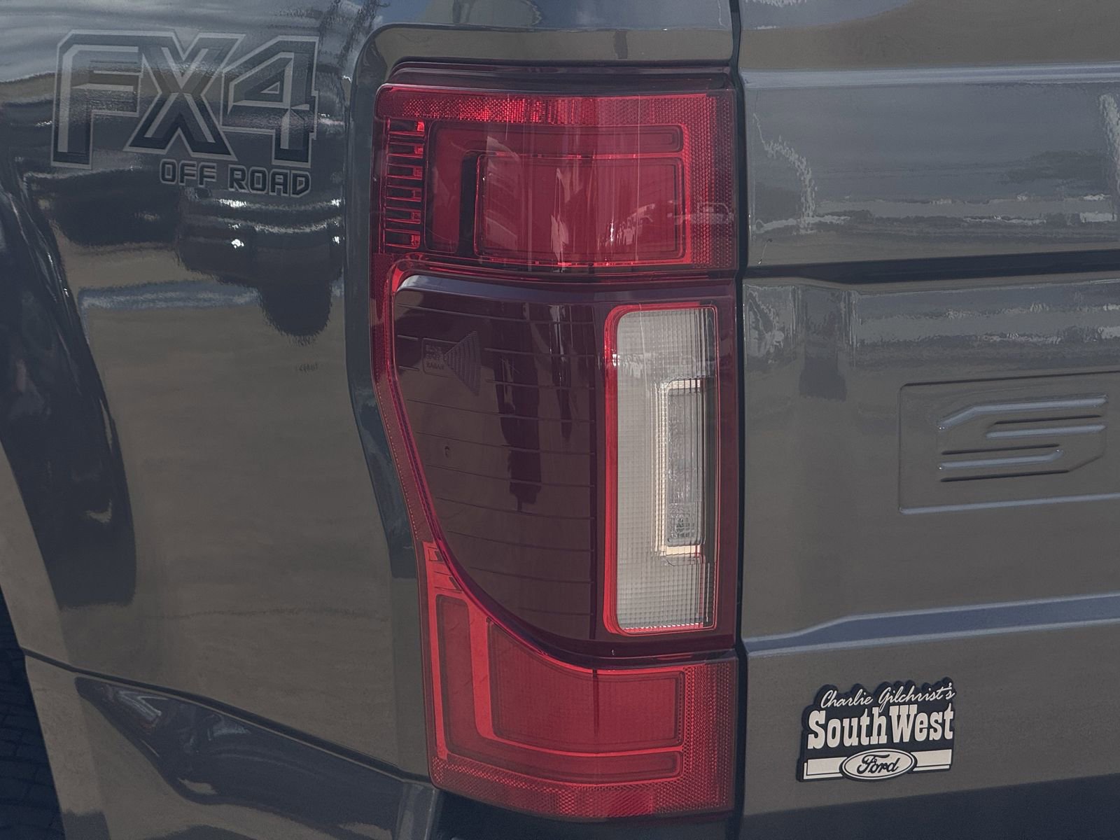 Used 2022 Ford F350 Lariat w/ Black Appearance Package image 13