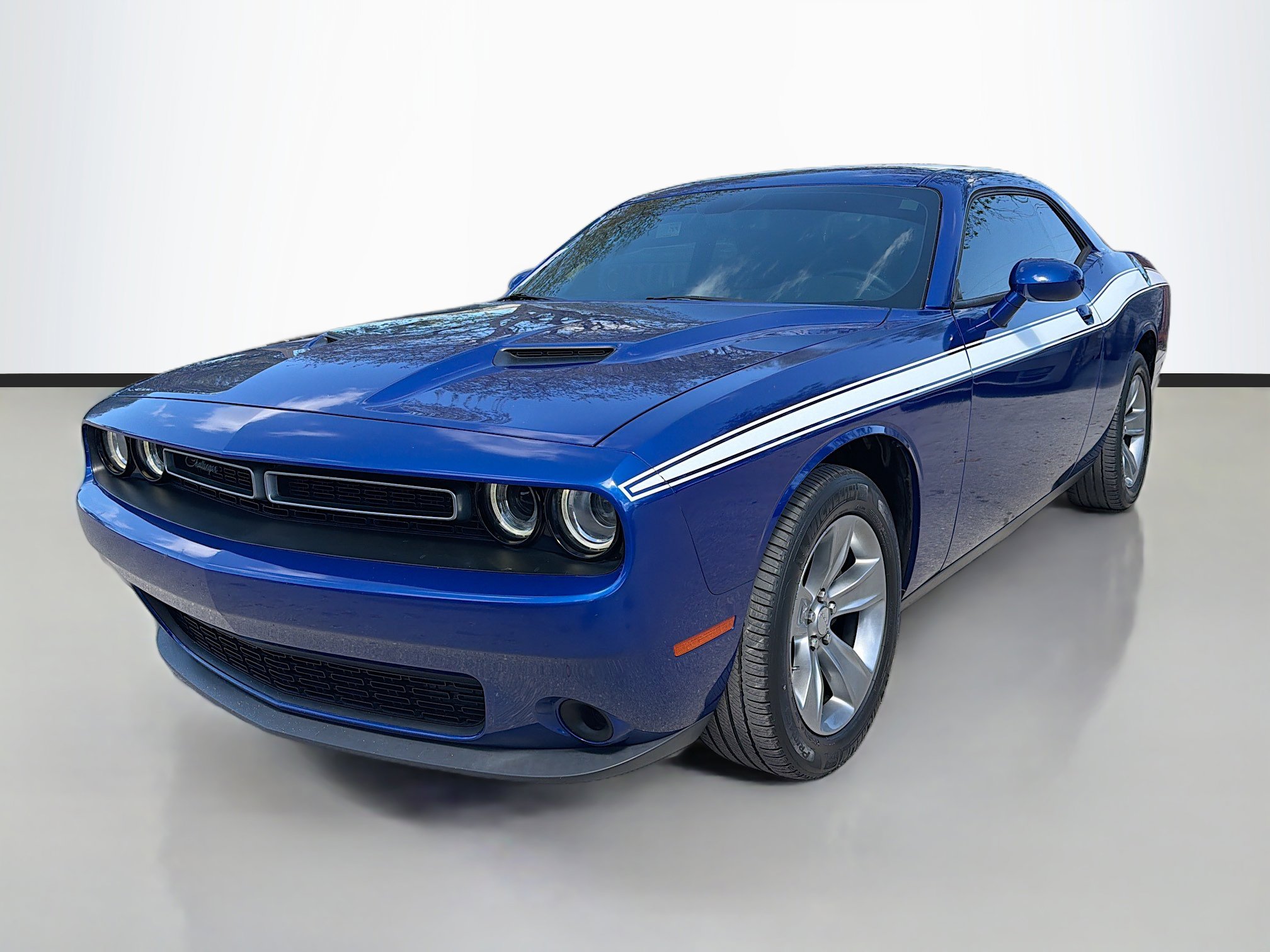 Used 2019 Dodge Challenger SXT image 7