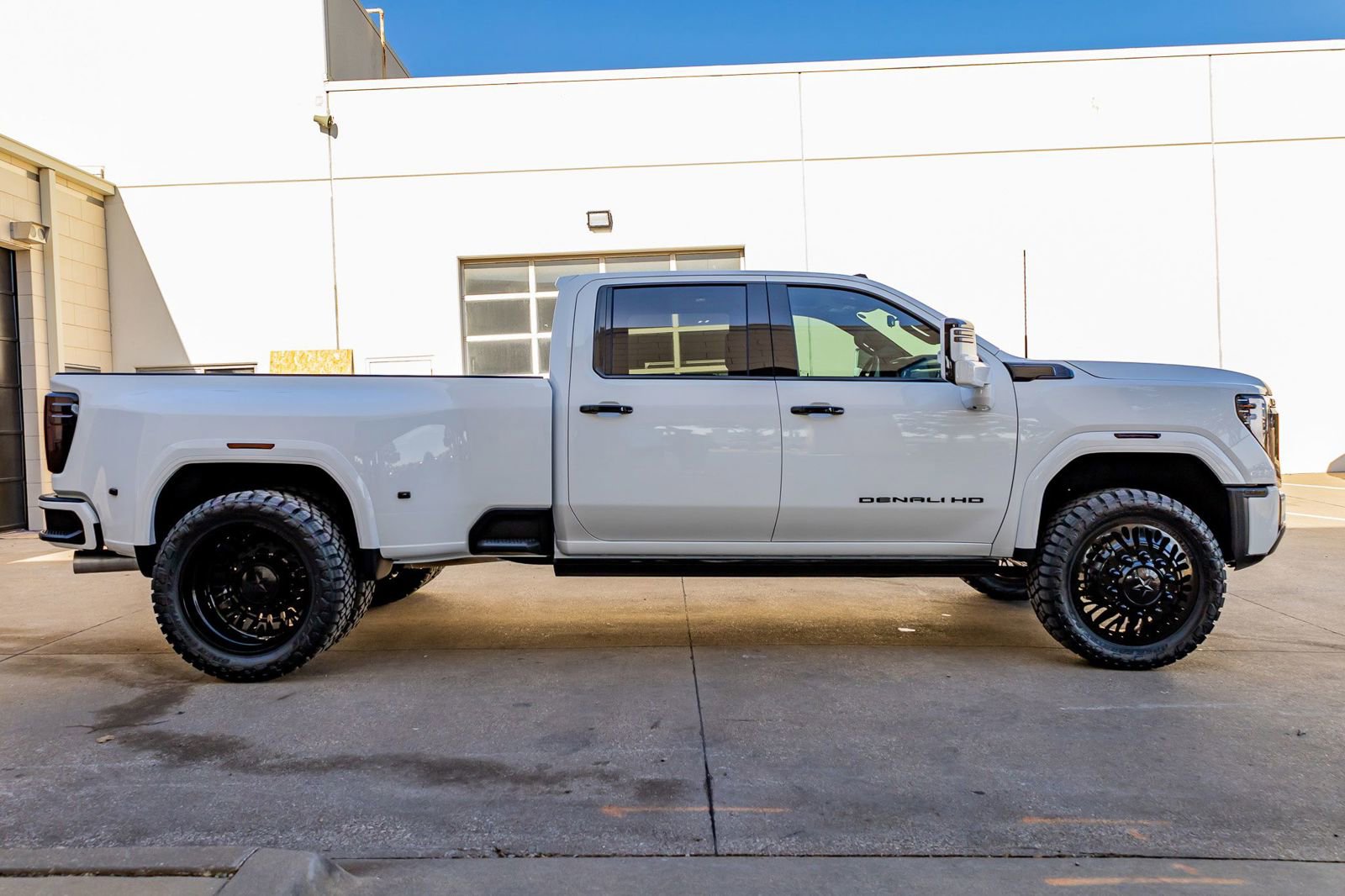 Used 2026 GMC Sierra 3500 Denali Ultimate w/ LPO, Black Badging Package image 11