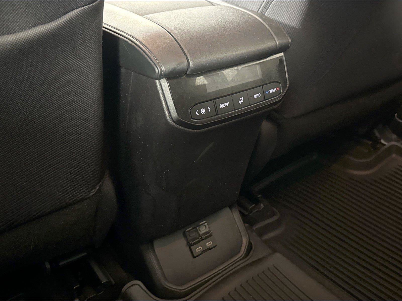 Used 2024 Toyota Highlander LE FWD image 34