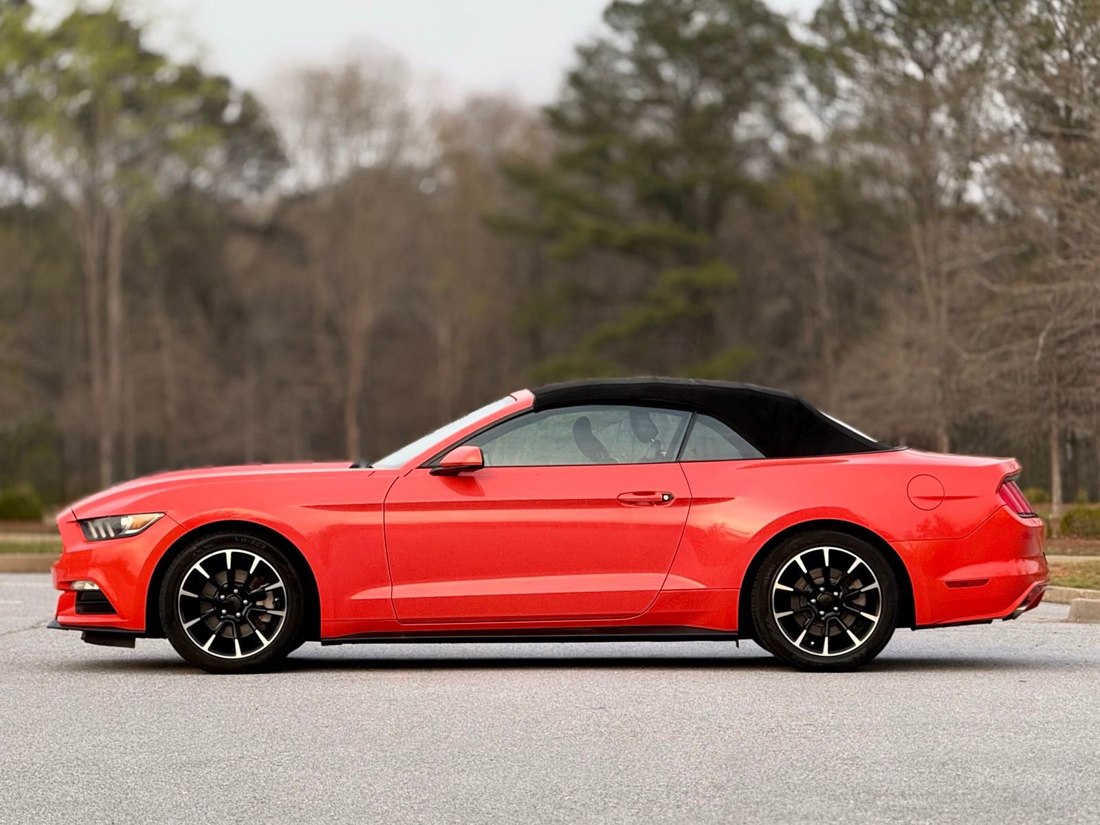 Used 2016 Ford Mustang Convertible image 9