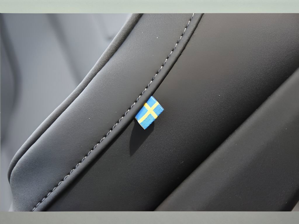 Certified 2025 Volvo EX90 Ultra image 39