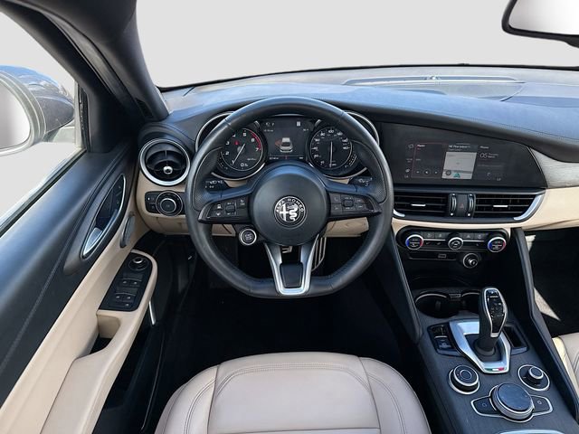 Used 2023 Alfa Romeo Giulia AWD w/ Quick Order Package 22X Lusso image 15