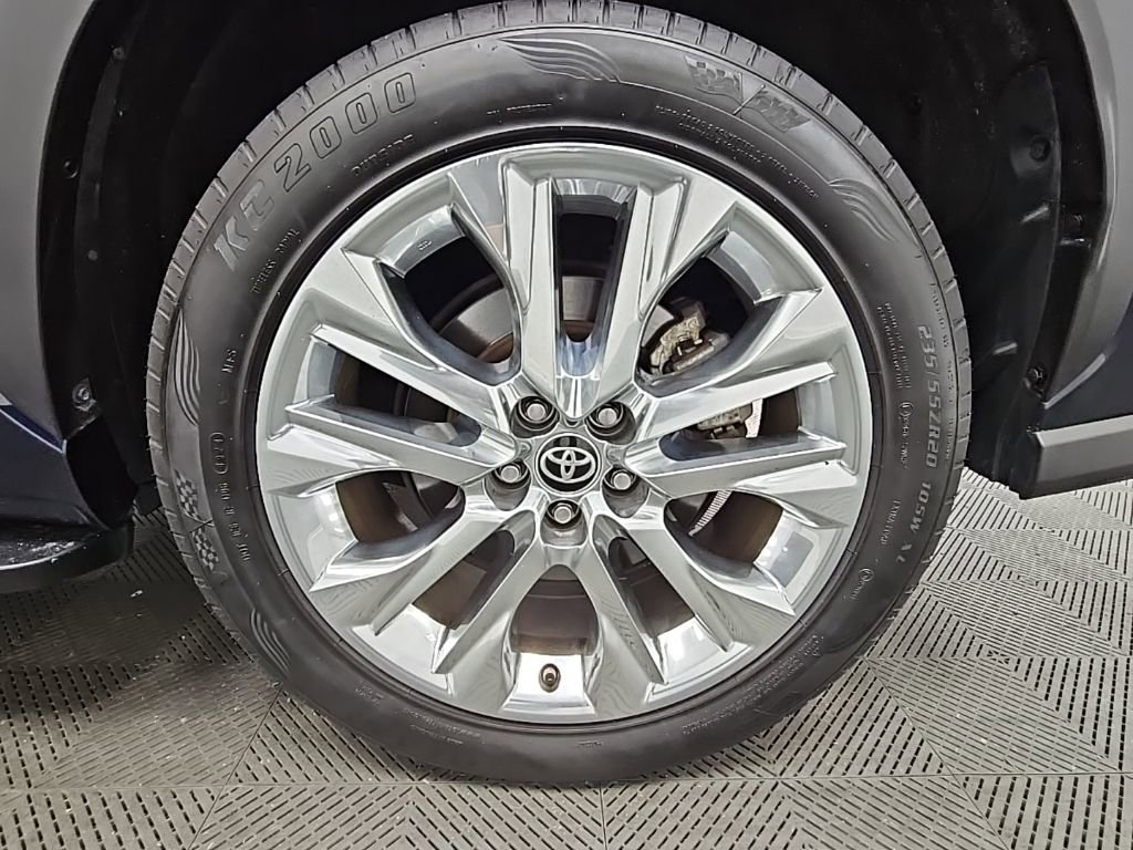 Used 2023 Toyota Highlander Limited image 47