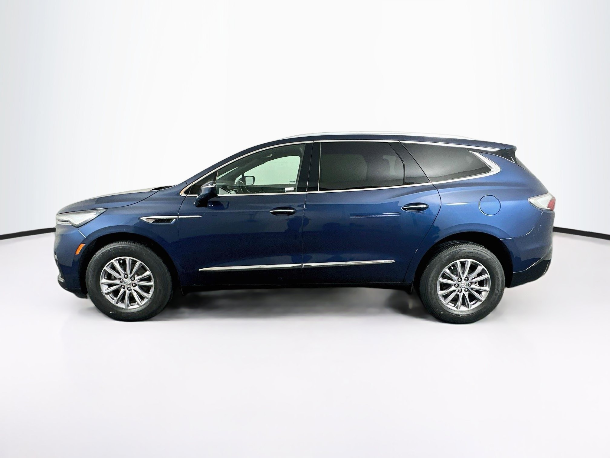 Used 2023 Buick Enclave Essence w/ Trailering Package, 5000 lbs. FWD image 4
