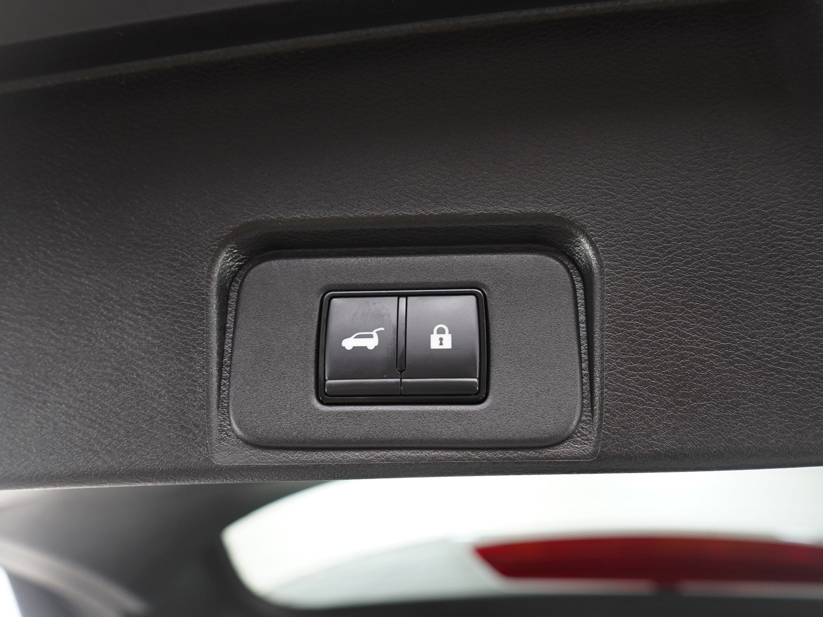 Used 2025 Nissan Rogue SV image 11