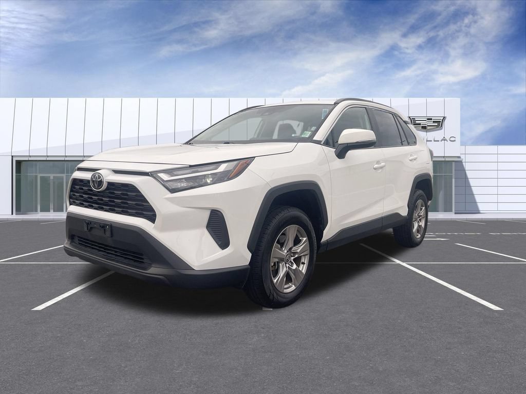 Used 2025 Toyota RAV4 XLE FWD image 4