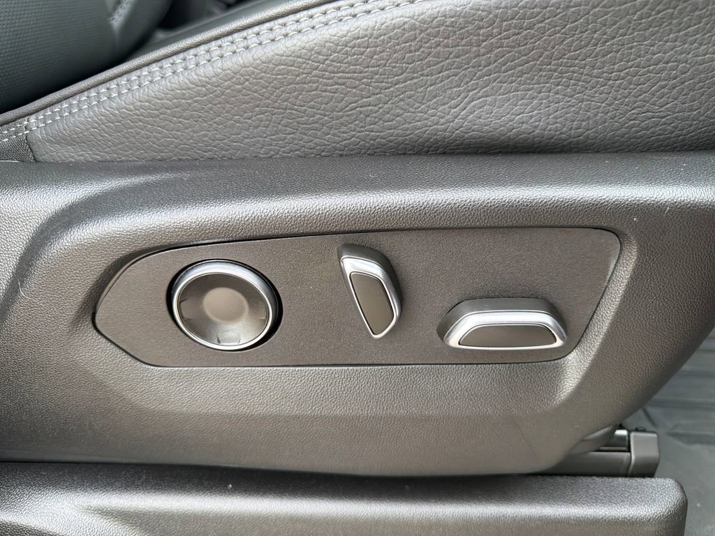 Used 2025 GMC Yukon Denali w/ Denali Reserve Package image 43