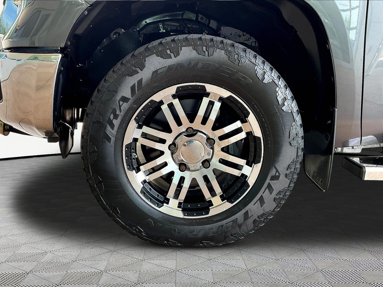 Used 2020 Toyota Tundra SR5 w/ SR5 Upgrade Package AWD/4WD image 33