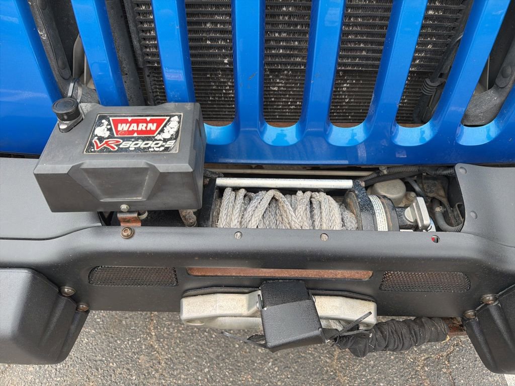 Used 2015 Jeep Wrangler Unlimited Rubicon w/ Connectivity Group AWD/4WD image 13