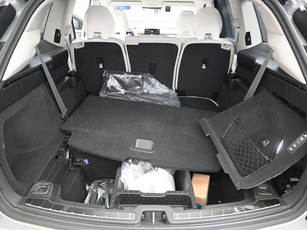 New 2025 Volvo EX90 Ultra image 18