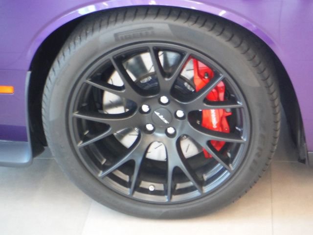 Used 2016 Dodge Challenger SRT Hellcat RWD image 4