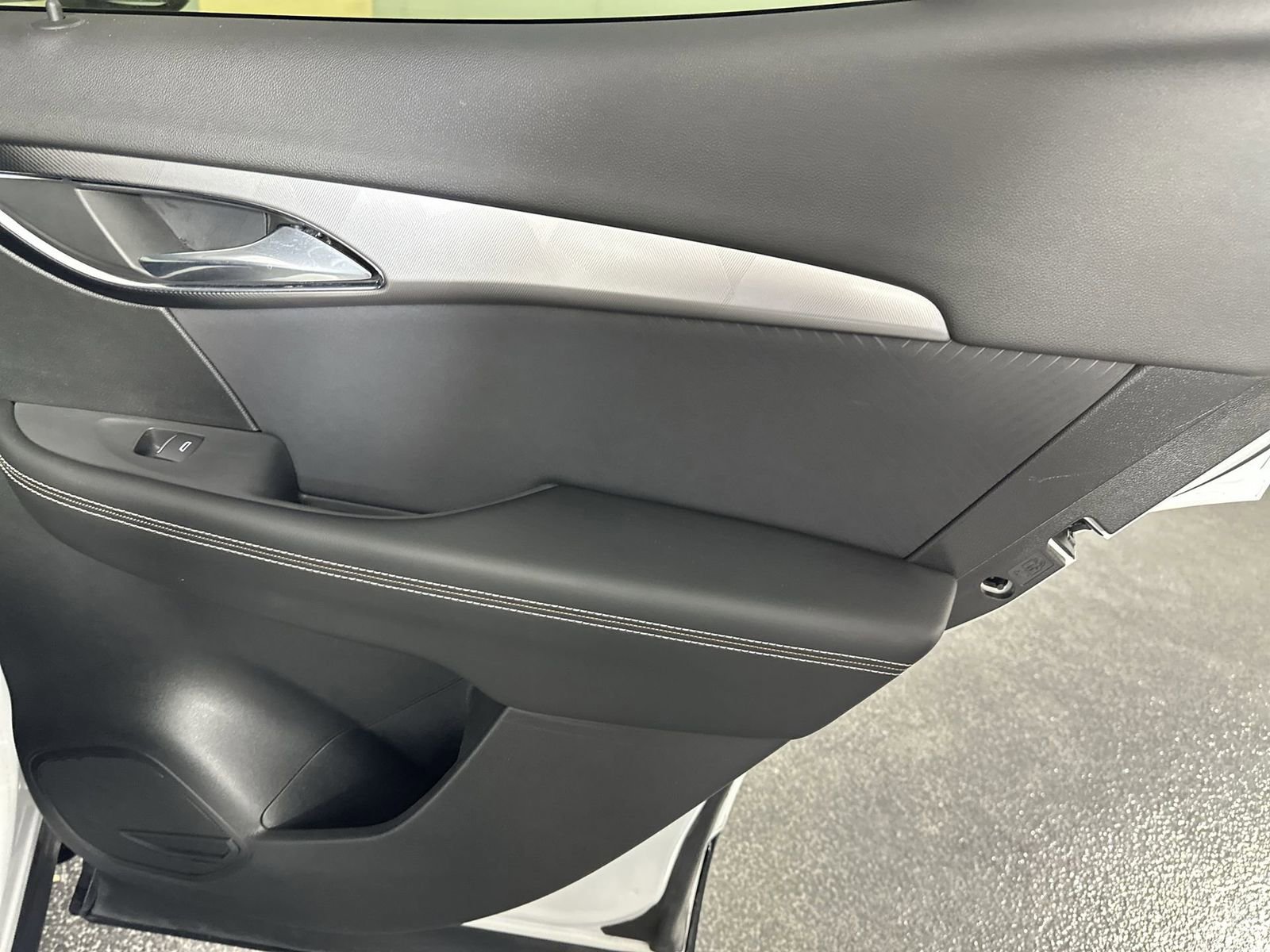 Used 2025 Buick Envision Sport Touring image 31