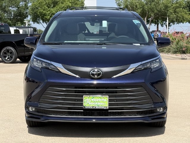 New 2026 Toyota Sienna XLE FWD image 3
