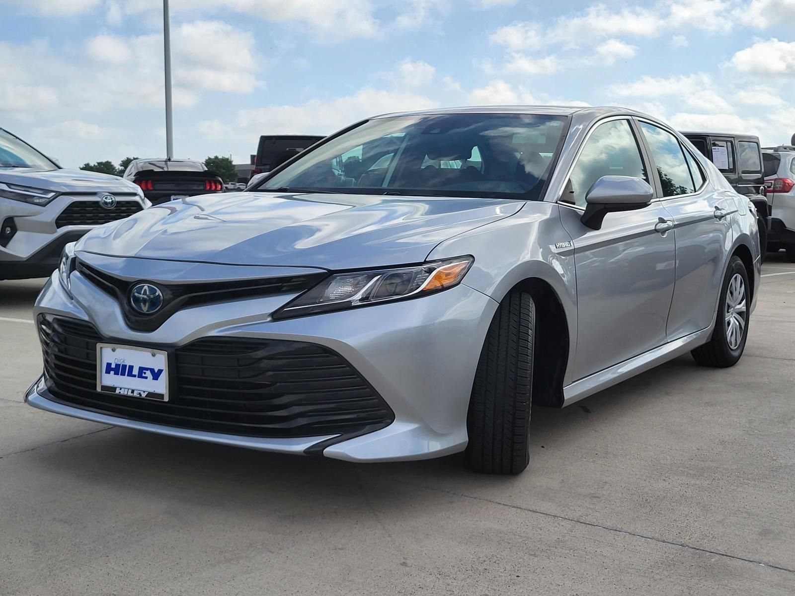 Used 2020 Toyota Camry LE FWD image 2