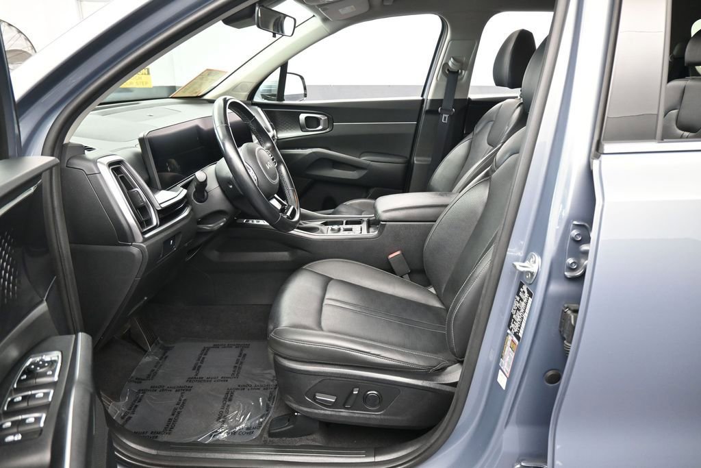 Used 2025 Kia Sorento S FWD image 11