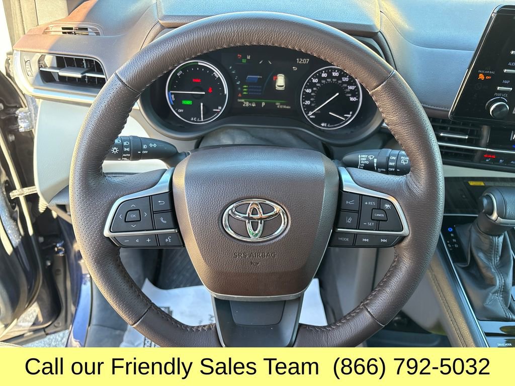 Certified 2022 Toyota Sienna Platinum image 17