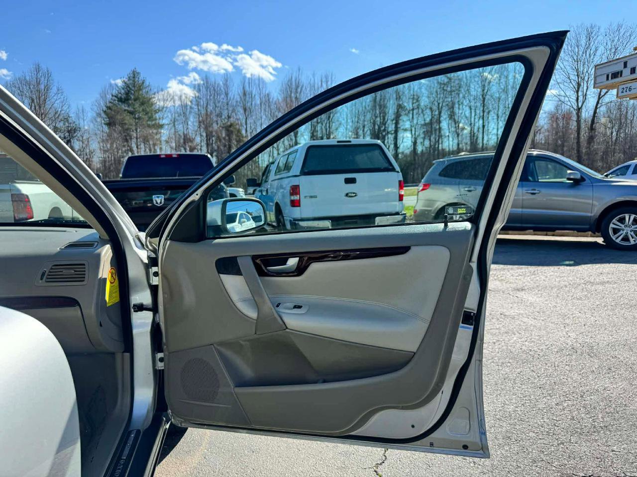 Used 2004 Volvo V70 2.5T FWD image 13