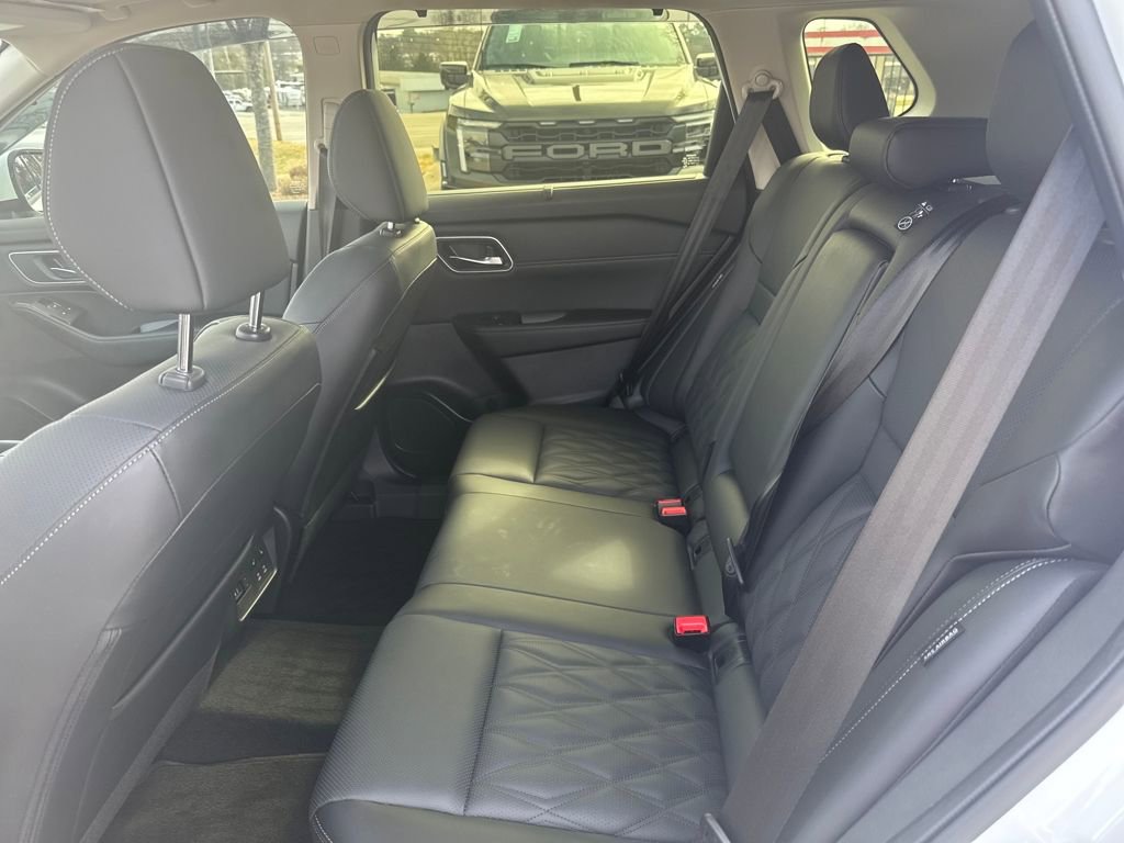 Certified 2025 Nissan Rogue Platinum w/ Platinum Premium Package image 27