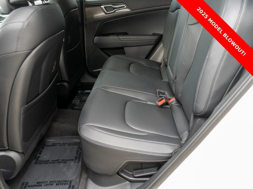 Used 2025 Kia Sportage EX image 13