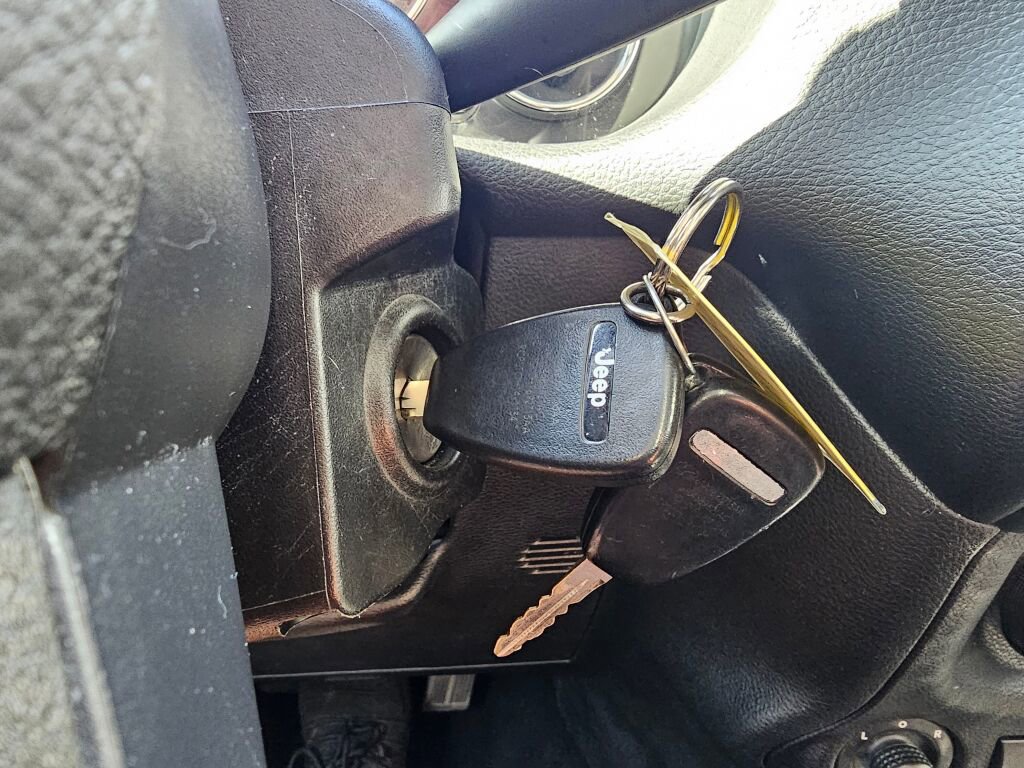 Used 2018 Jeep Wrangler Unlimited Sahara w/ Connectivity Group image 45