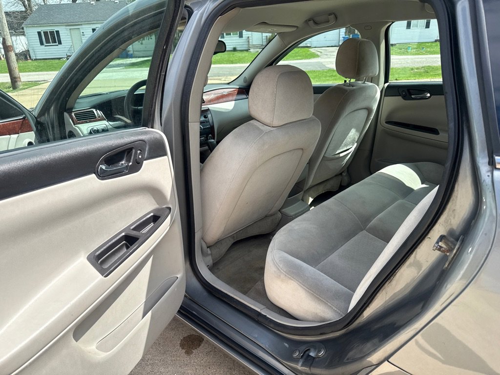 Used 2008 Chevrolet Impala LT FWD image 12