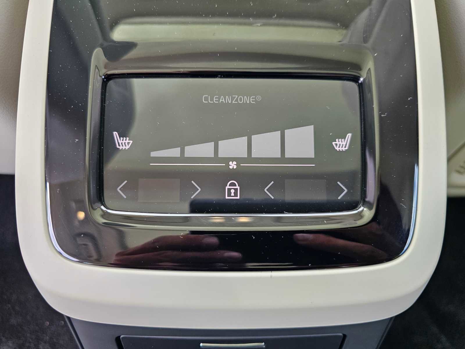 Used 2024 Volvo S90 T8 Ultimate image 17