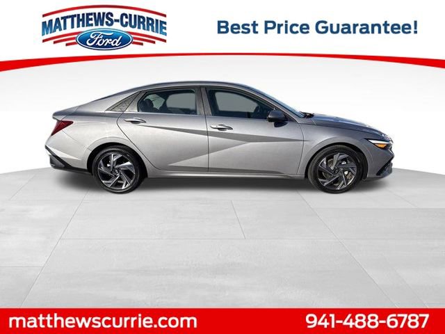 Used 2025 Hyundai Elantra SEL image 3