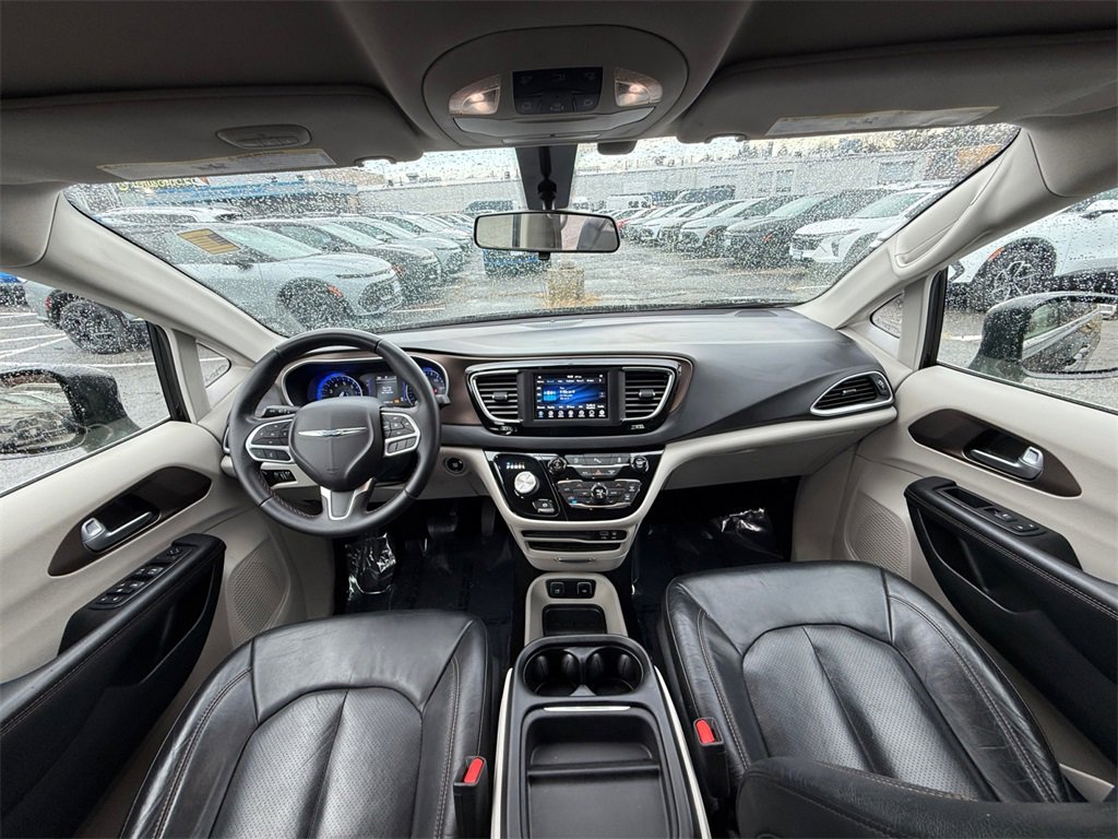 Used 2018 Chrysler Pacifica Touring-L image 21