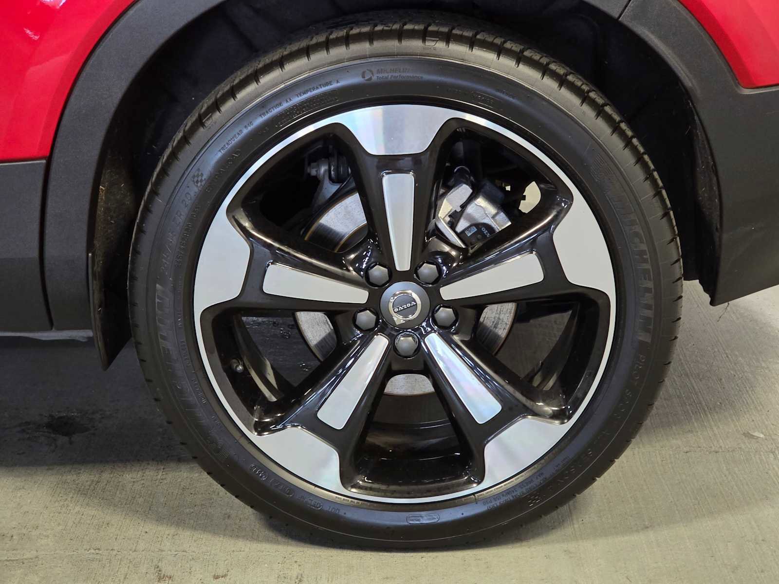 Used 2019 Volvo XC40 T5 Momentum image 8