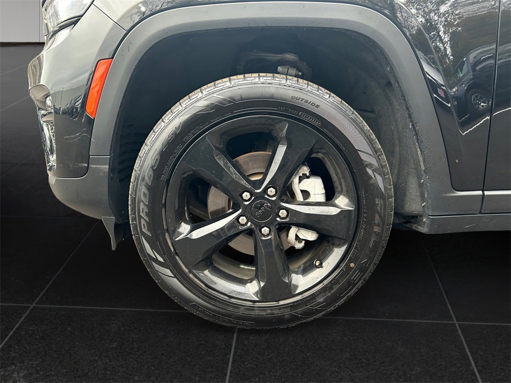 Used 2023 Jeep Grand Cherokee Limited w/ Black Appearance Package image 9
