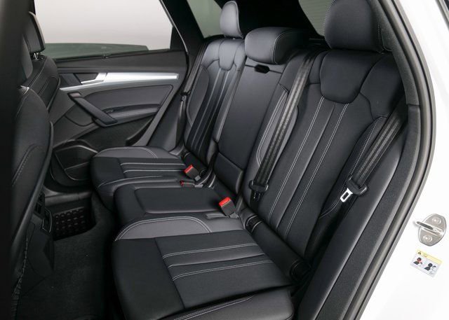 Certified 2025 Audi Q5 2.0T Premium Plus image 11