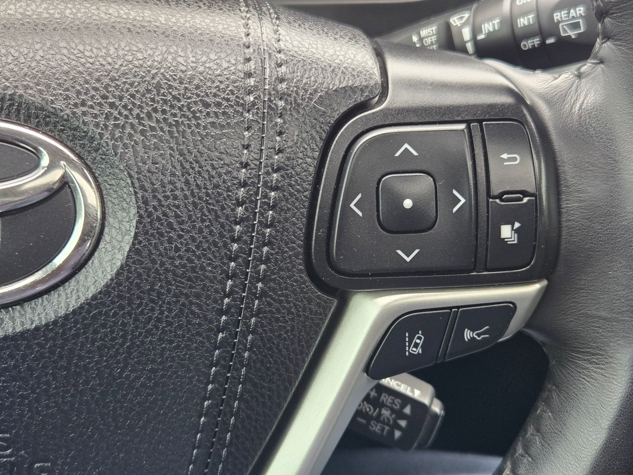 Used 2019 Toyota Highlander XLE image 29