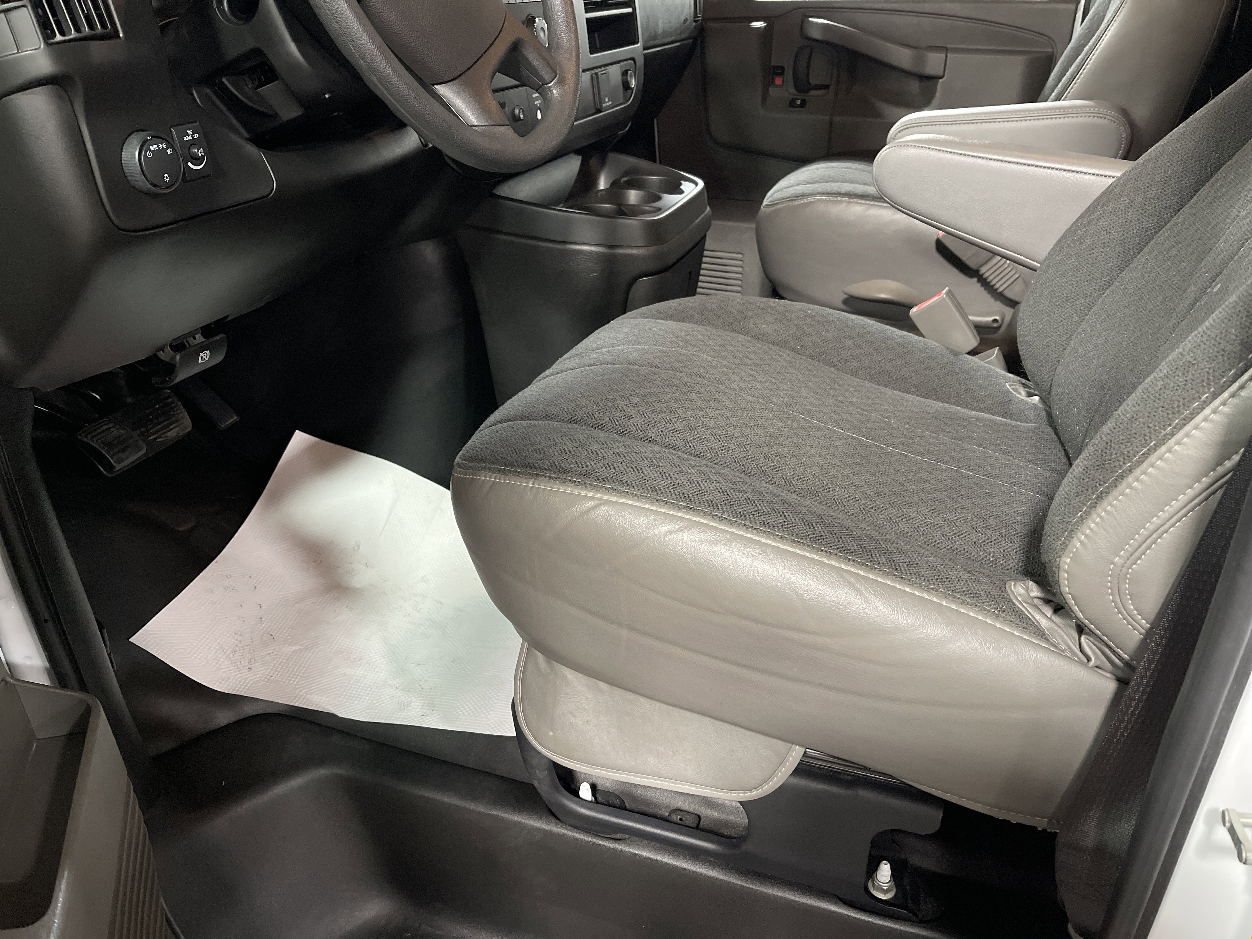 Used 2024 GMC Savana 2500 w/ Driver Convenience Package image 8