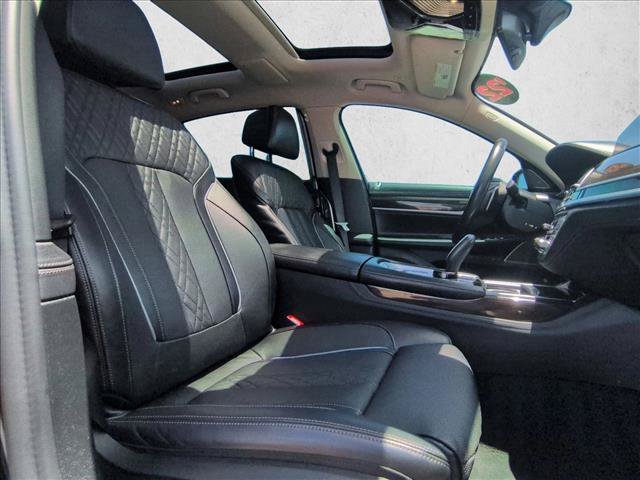 Used 2022 BMW 740i w/ Premium Package RWD image 21