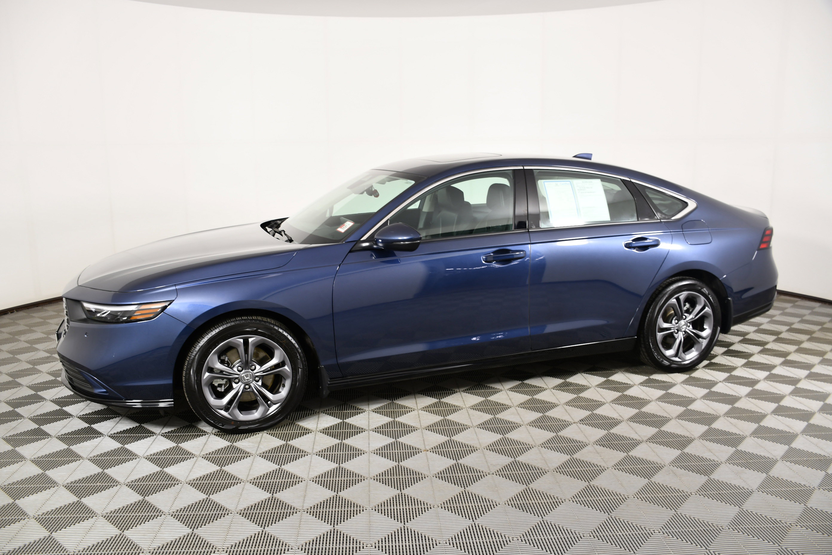 Certified 2025 Honda Accord EX-L image 9