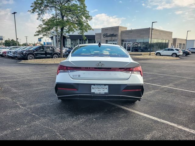 Used 2025 Hyundai Elantra SEL FWD image 11